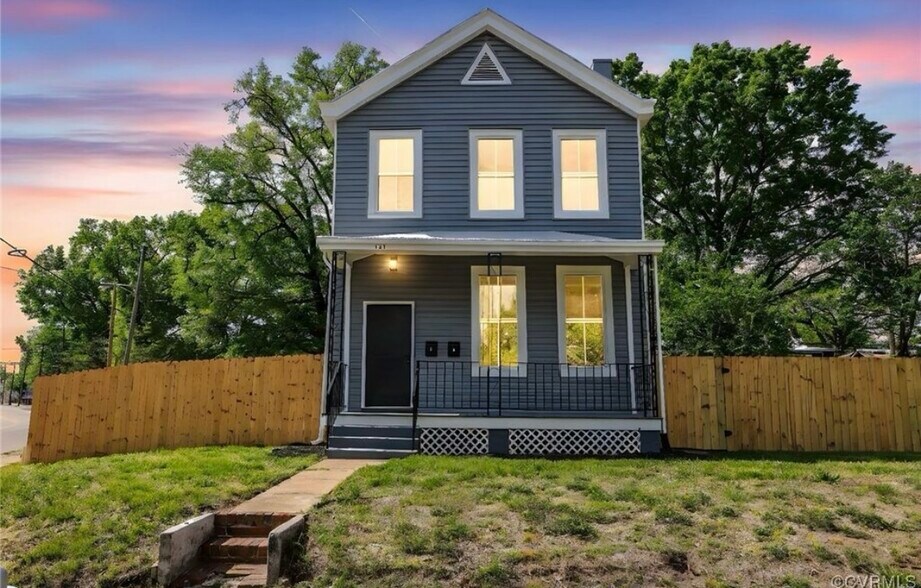Building Photo - 727 E Gladstone Ave