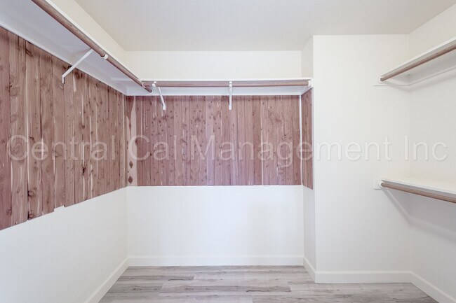 Building Photo - 4 Bedroom/2.5 Bath Home with Paid Solar an...