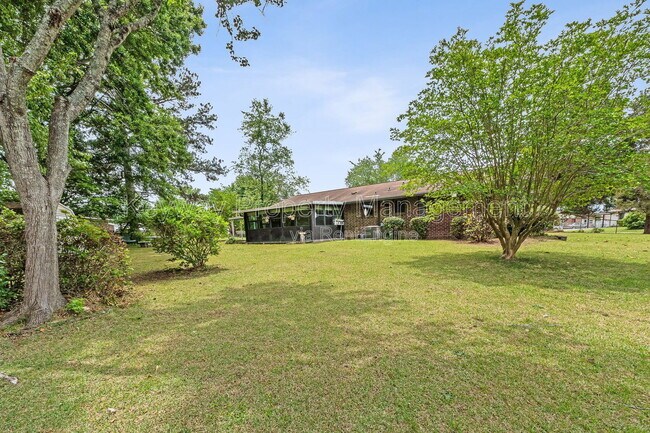 Building Photo - 4537 Shawnee Dr