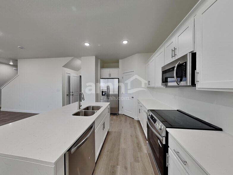 Building Photo - 1256 W Mahogany St