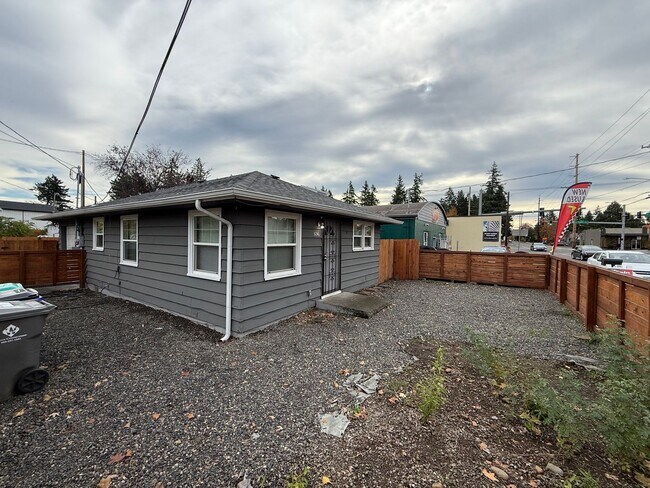 Building Photo - POL03