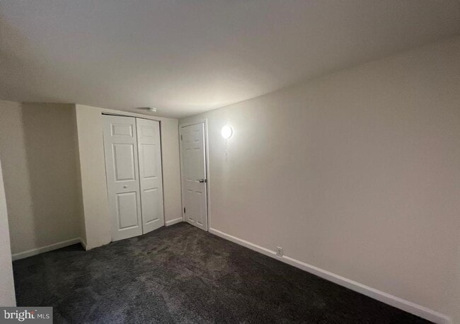 Building Photo - 336 Barclay St