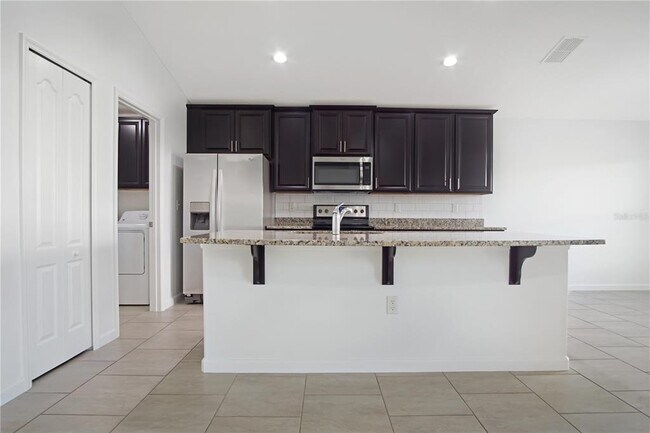 Building Photo - 2034 Honeybell Ave