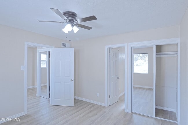 Building Photo - 4433 Yandell Dr