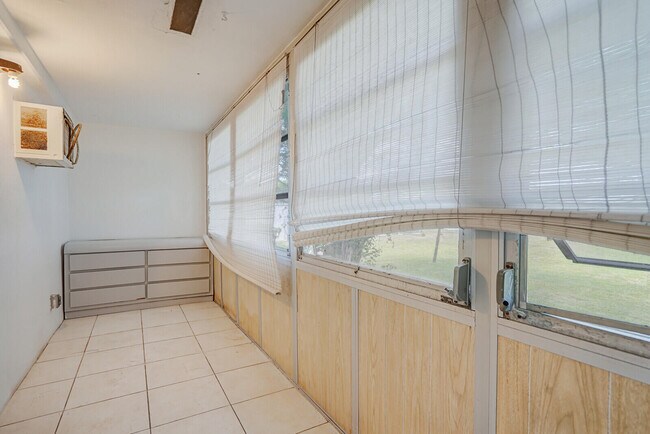 Building Photo - 177 Newport Dr