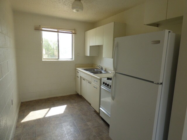 Building Photo - 2620 N Juniper Ave