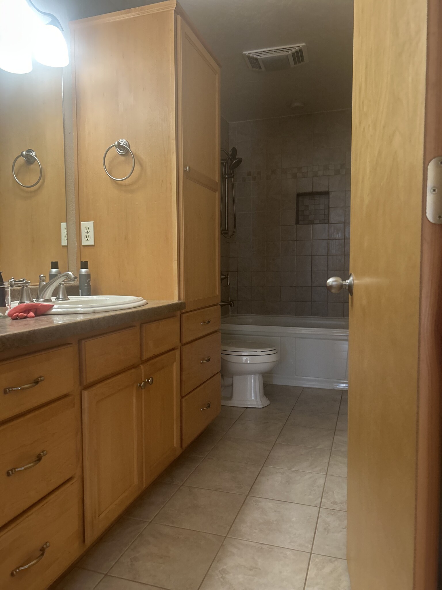 Master bath, jetted tub! - 5225 W Anita St
