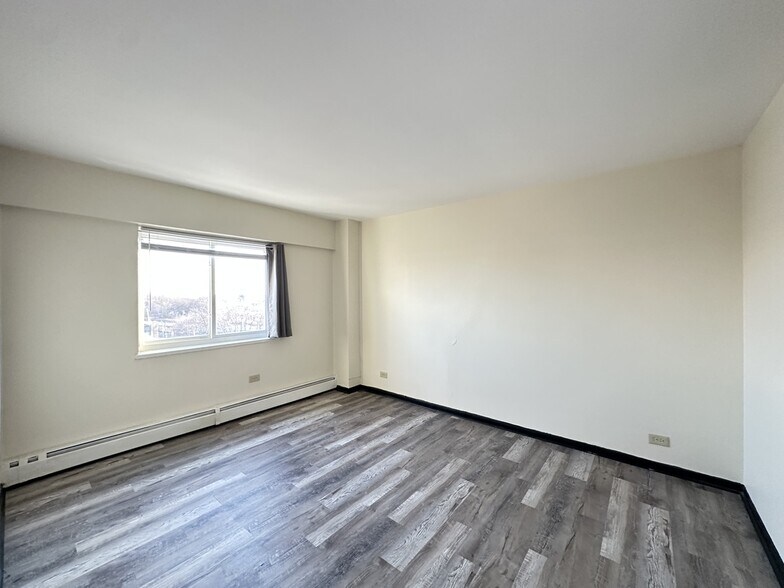 Building Photo - 1400 Chicago Ave