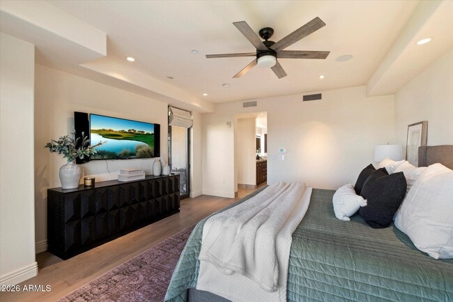 Building Photo - 7181 E Camelback Rd