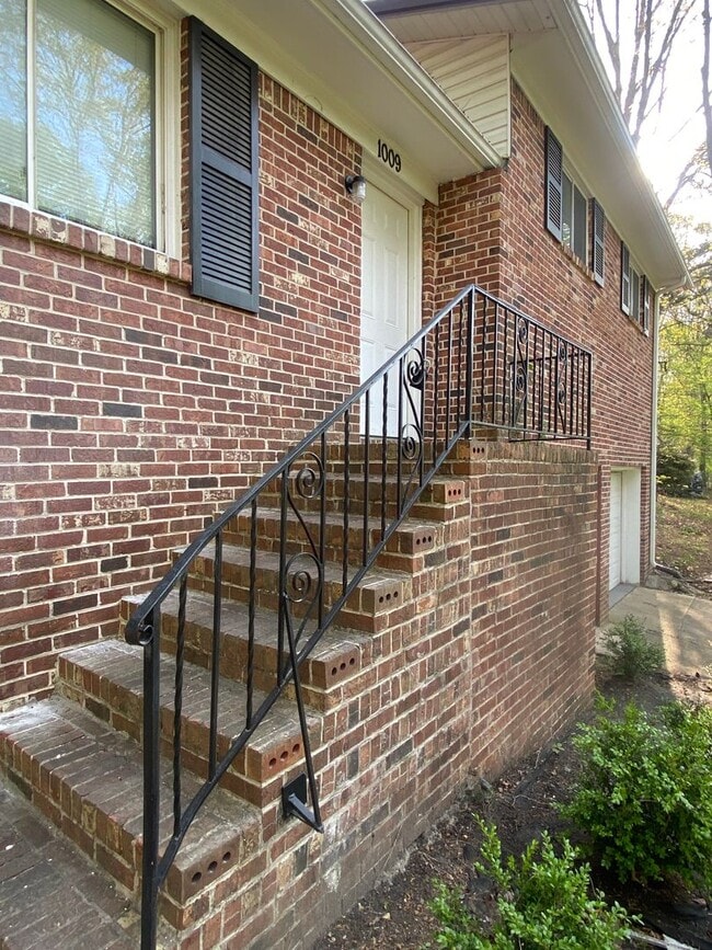 Building Photo - Beautiful 3BR Home – Comfort & Functionality