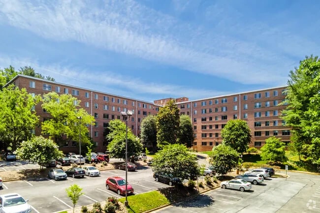 Building Photo - 3000 Spout Run Pkwy
