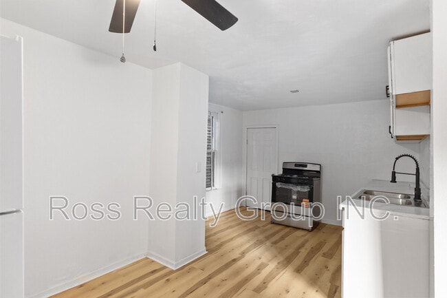 Building Photo - 1149 Fernwood Ave