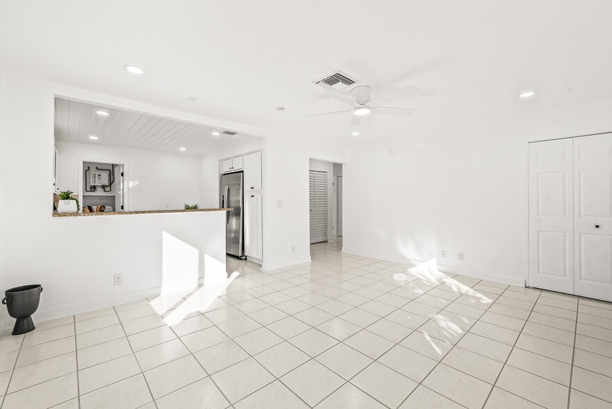 Living Room - 17 Fayette Dr