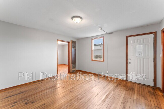 Building Photo - 533 Brown Ave