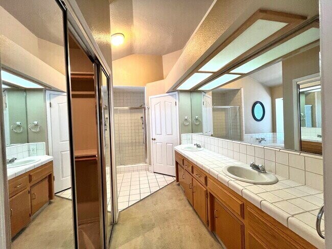 Building Photo - Spacious 4 Bed / 2 Bath Home with Loft, Fireplace & Beautiful Outdoor Entertaining Area!