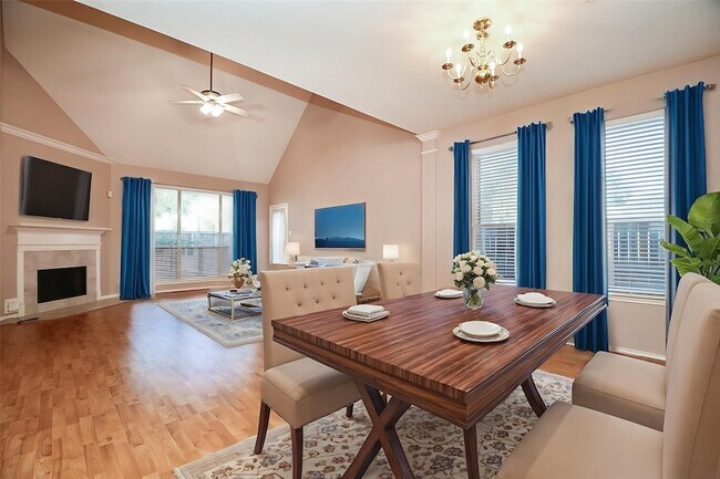 Building Photo - 4202 Creek Hollow Ln