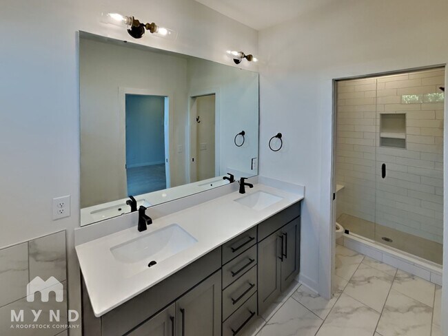 Building Photo - 436 E 33rd St