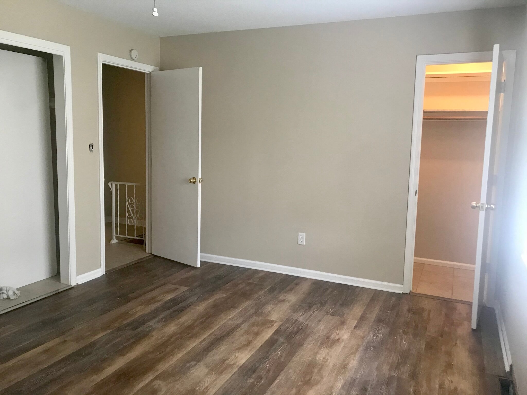 Building Photo - 8732 W 70th St