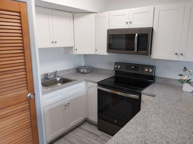 Building Photo - 1255 Ponce Island Dr