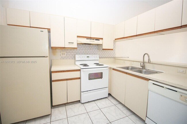 Building Photo - 9962 Nob Hill Pl