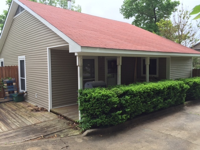 Building Photo - Cute Cottage - WALK TO CAMPUS