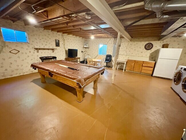 Building Photo - 313 Linden Dr