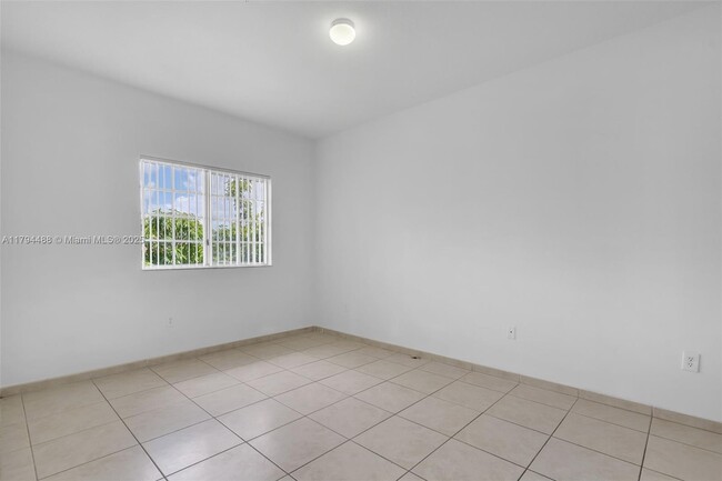 Building Photo - 7280 NW 114th Ave