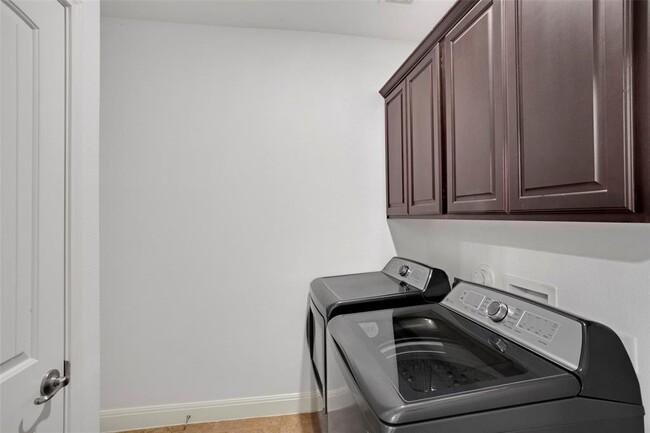 Building Photo - 9501 Bentley Garner Ln