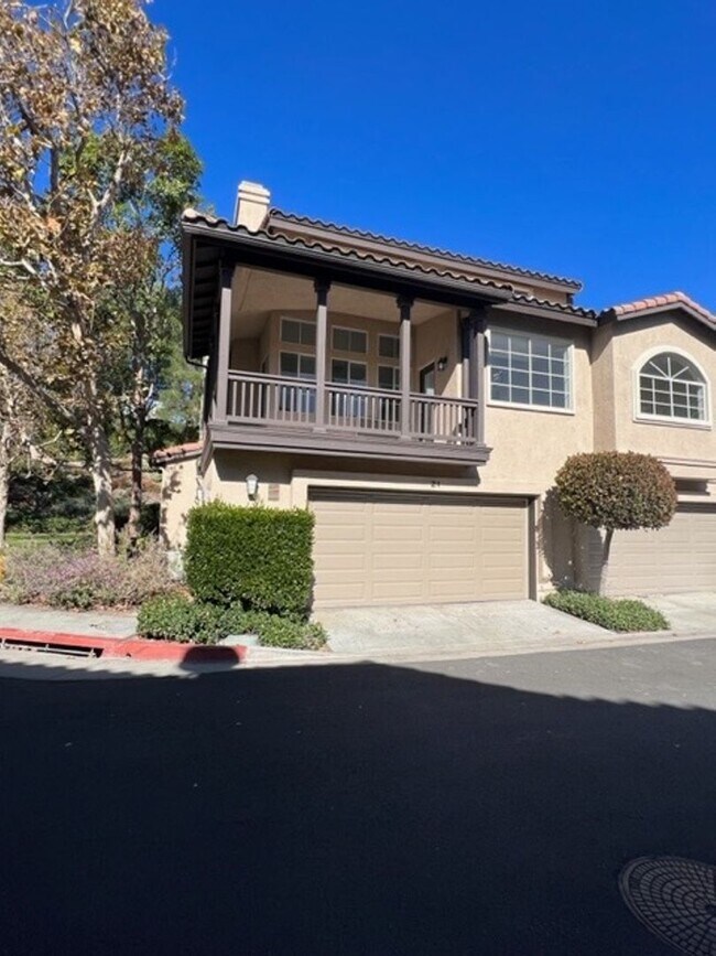 Building Photo - PICTURE PERFECT 2 BR/2 BATH PLUS LOFT END UNIT CONDO WITH DIRECT ACCESS 2 CAR GARAGE