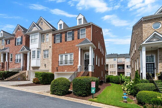 Building Photo - 312 Creekbank Way SE