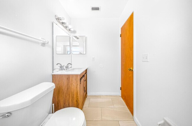 Building Photo - 428 Banana Cay Dr