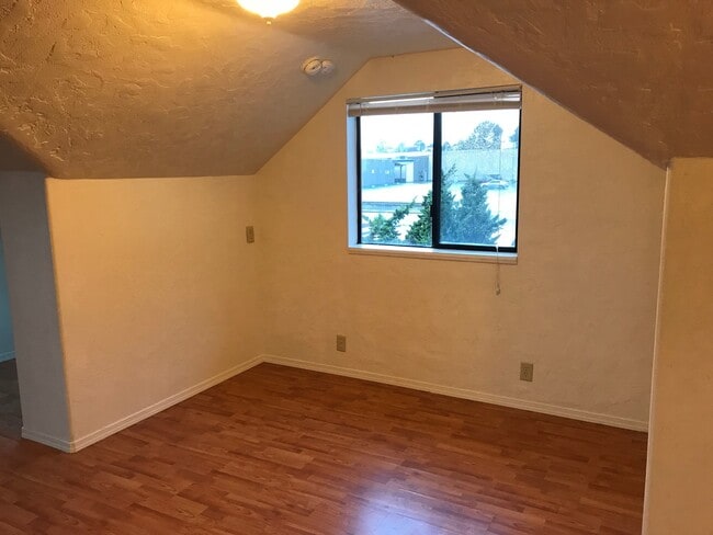 Building Photo - 430 D St