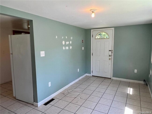 Building Photo - 22 Kelly Hill Rd