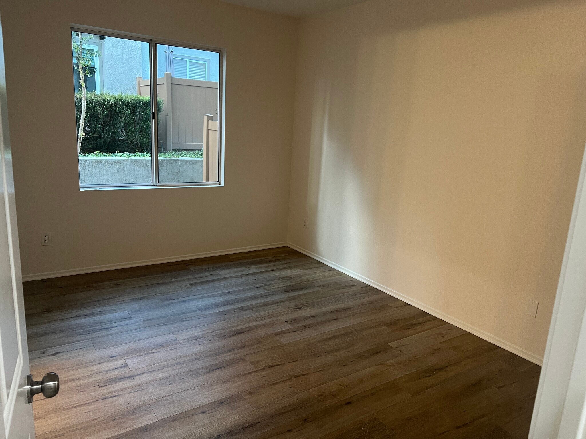 bedroom 2 - 128 California Ct