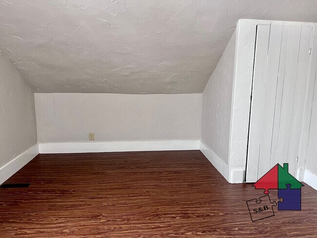 Building Photo - Cozy 3BR Cottage - Heat Included!