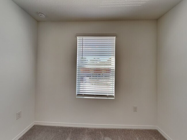 Building Photo - 215 Riverfront Wy