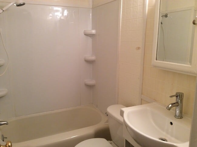 Building Photo - Warren Twp - East side 3 bedroom home