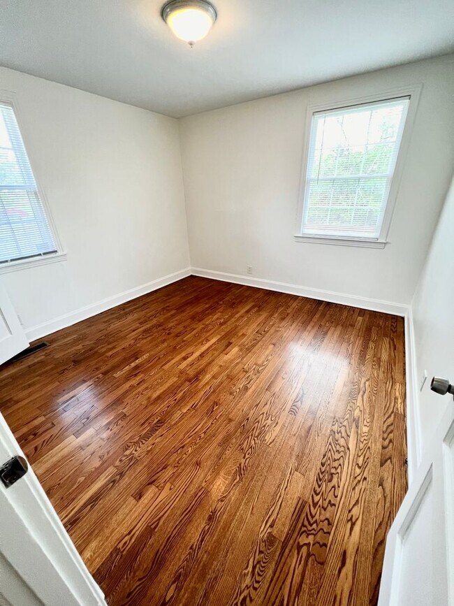 Building Photo - Madison Stunner! 3 Bed 2 Bath House W/ Fenced Back Yard