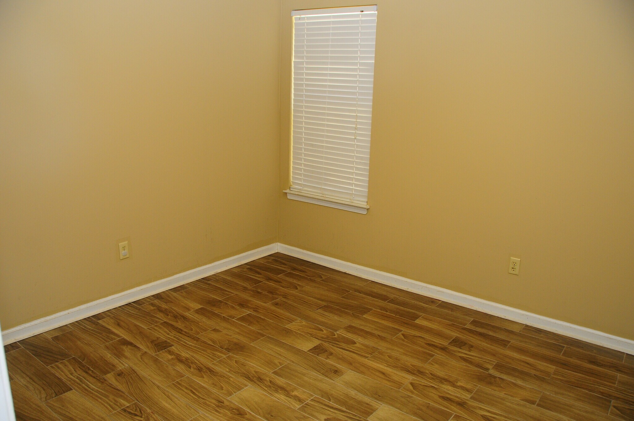 Guest Room - 6899 Lagrange Cir S