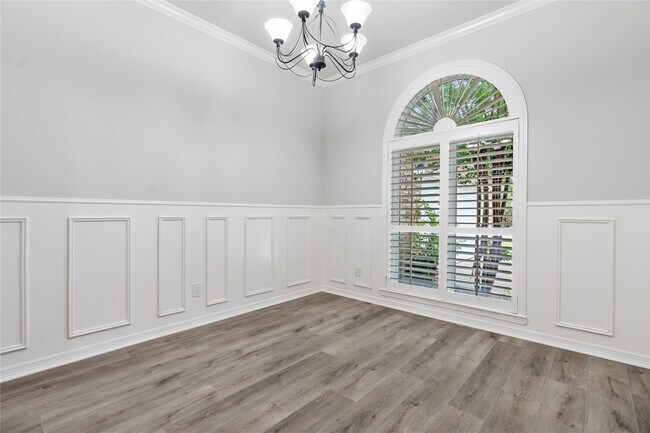 Building Photo - 25818 Overlake Dr