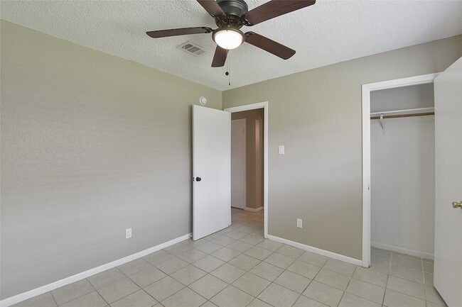 Building Photo - 4512 Avenue L