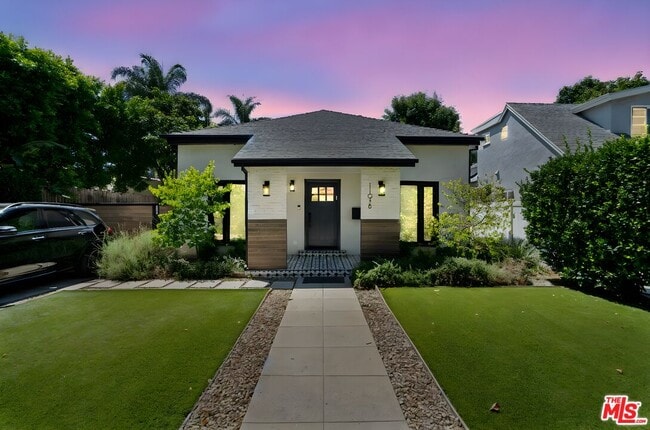 Building Photo - 11038 Blix St