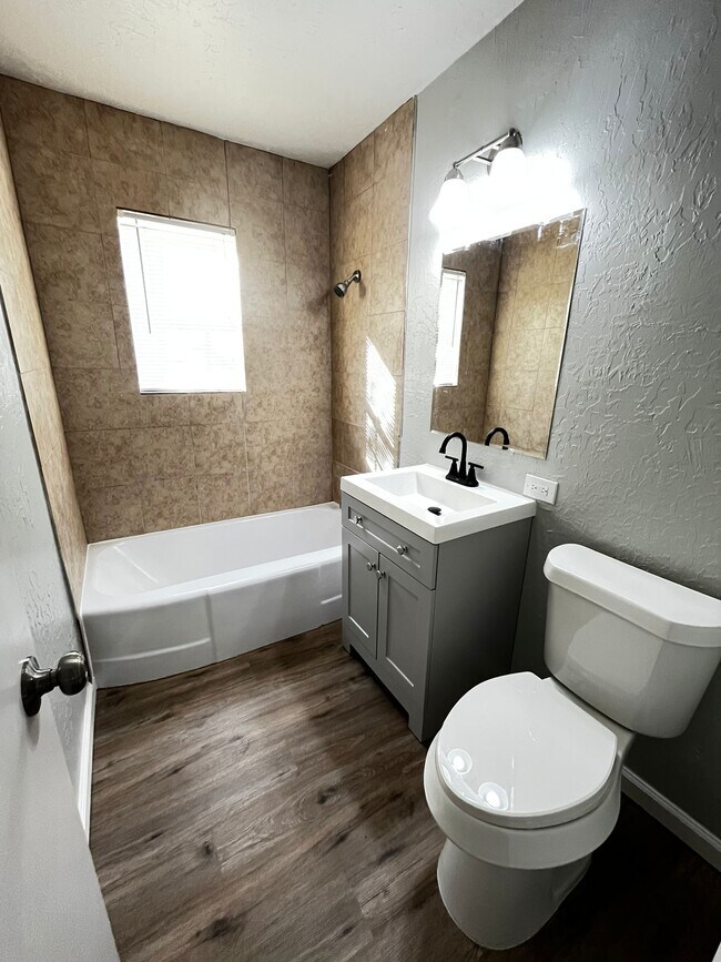 Building Photo - 2618 NW 26th St