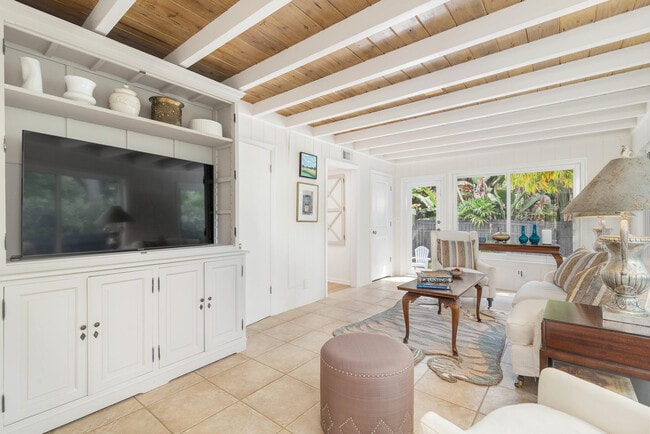 Building Photo - 240 Almeria Rd