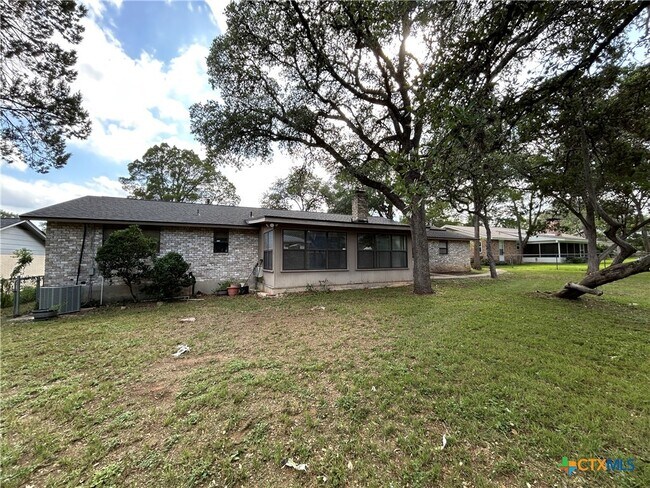 Building Photo - 826 Timber Dr