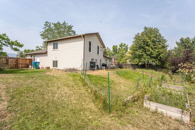 Building Photo - 3 bed, 2 bath Tri-Level in Brown Farm Subdivision