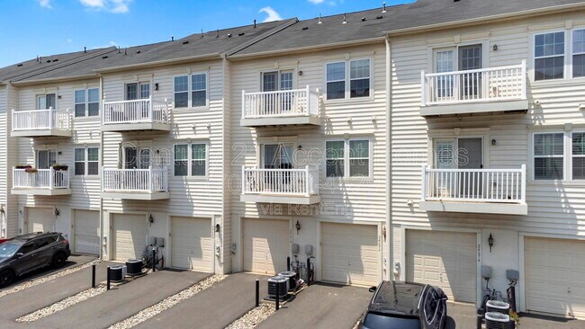 Building Photo - 24676 Hutchinson Farm Dr