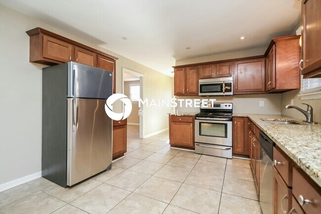 Building Photo - 3 Bedroom Pet-Friendly Home in La Vergne, ...