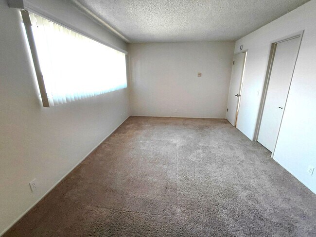 Building Photo - Memorial Apartments- Spacious  Clean 2 Bed...