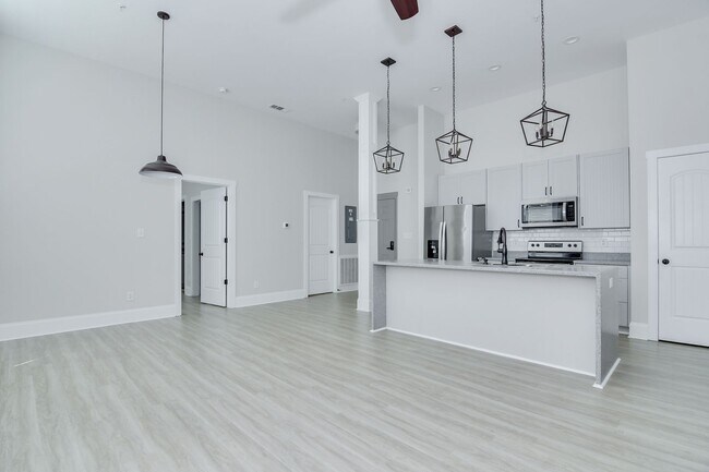 Building Photo - 164 N Louisville St